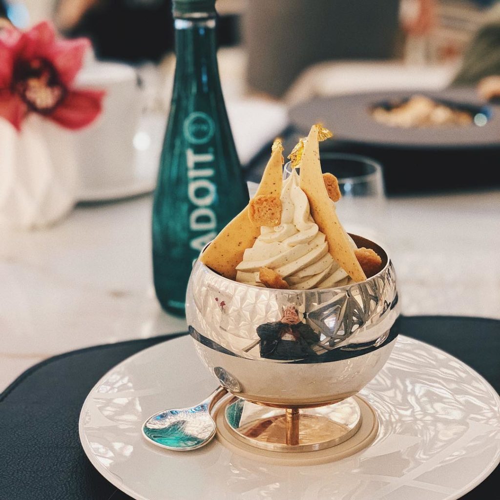 澳門必吃 澳門必食 澳門美食 澳門餐廳 贏到粥 倫記軟滑腸粉 富仕葡式美食 六記粥麵 華麗燒烤 安德魯餅店 洪馨椰子 Pierre Herme Lounge