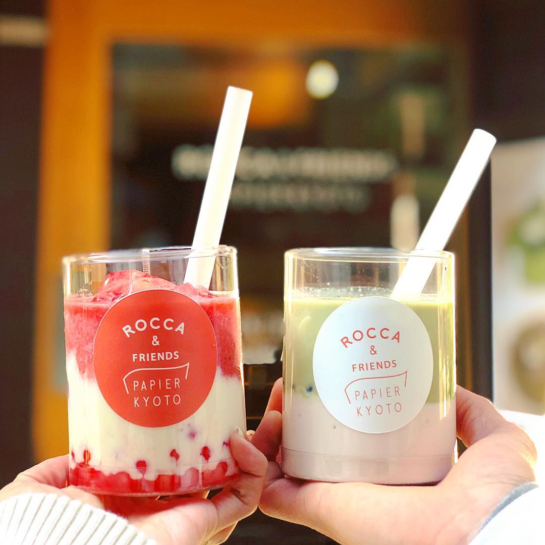 ROCCA & Friend Papier KYOTO｜日本 Japan 日本必食 日本必吃 日本必到 日本必去 日本必買 日本必掃 日本自由行 日本行程 日本行程包 日本懶人包 日本好去處 日本景點 日本必到景點 日本必去景點 日本美食 日本交通 日本攻略 日本自由行行程 日本自由行行程推薦 日本酒店 日本飯店 日本酒店推薦 日本飯店推薦 日本必住酒店 日本必住飯店 日本必食2019 日本必吃2019 日本必到2019 日本必去2019 日本必買2019 日本必掃2019 日本自由行2019 日本行程2019 日本行程包2019 日本懶人包2019 日本好去處2019 日本景點2019 日本必到景點2019 日本必去景點2019 日本美食2019 日本交通2019 日本攻略2019 日本自由行行程2019 日本自由行行程推薦2019 日本酒店2019 日本飯店2019 日本酒店推薦2019 日本飯店推薦2019 日本必住酒店2019 日本必住飯店2019 大阪 Osaka 大阪必食 大阪必食 大阪必吃 大阪必到 大阪必去 大阪必買 大阪必掃 大阪自由行 大阪行程 大阪行程包 大阪懶人包 大阪好去處 大阪景點 大阪必到景點 大阪必去景點 大阪美食 大阪交通 大阪攻略 大阪自由行行程 大阪自由行行程推薦 大阪酒店 大阪飯店 大阪酒店推薦 大阪飯店推薦 大阪必住酒店 大阪必住飯店 大阪必食2019 大阪必吃2019 大阪必到2019 大阪必去2019 大阪必買2019 大阪必掃2019 大阪自由行2019 大阪行程2019 大阪行程包2019 大阪懶人包2019 大阪好去處2019 大阪景點2019 大阪必到景點2019 大阪必去景點2019 大阪美食2019 大阪交通2019 大阪攻略2019 大阪自由行行程2019 大阪自由行行程推薦2019 大阪酒店2019 大阪飯店2019 大阪酒店推薦2019 大阪飯店推薦2019 大阪必住酒店2019 大阪必住飯店2019 京都 Kyoto 京都必食 京都必吃 京都必到 京都必去 京都必買 京都必掃 京都自由行 京都行程 京都行程包 京都懶人包 京都好去處 京都景點 京都必到景點 京都美食 京都交通 京都攻略 京都自由行行程 京都自由行行程推薦 京都酒店 京都飯店 京都酒店推薦 京都飯店推薦 京都必住酒店 京都必住飯店 京都必食2019 京都必吃2019 京都必到2019 京都必去2019 京都必買2019 京都必掃2019 京都自由行2019 京都行程2019 京都行程包2019 京都懶人包2019 京都好去處2019 京都景點2019 京都必到景點2019 京都必去景點2019 京都美食2019 京都交通2019 京都攻略2019 京都自由行行程2019 京都自由行行程推薦2019 京都酒店2019 京都飯店2019 京都酒店推薦2019 京都飯店推薦2019 京都必住酒店2019 京都必住飯店2019 日本打卡 日本甜點 日本甜品 日本打卡甜點 日本打卡甜品 日本甜點店 日本甜品店 日本打卡甜點店 日本打卡甜品店 日本士多啤梨 日本草莓 大阪打卡 大阪甜點 大阪甜品 大阪打卡甜點 大阪打卡甜品 大阪甜點店 大阪甜品店 大阪打卡甜點店 大阪打卡甜品店 大阪士多啤梨 大阪草莓 京都甜點 京都甜品 京都打卡甜點 京都打卡甜品 京都甜點店 京都甜品店 京都打卡甜點店 京都打卡甜品店 京都士多啤梨 京都草莓 關西甜點 關西甜品 關西打卡甜點 關西打卡甜品 關西甜點店 關西甜品店 關西打卡甜點店 關西打卡甜品店 關西士多啤梨 關西草莓 Fujifrance ジュースプレイス JUICE PLACE ROCCA & FRIENDS TRUCK ROCCA & Friend Papier KYOTO rocca&friends papier kyoto rocca & friends