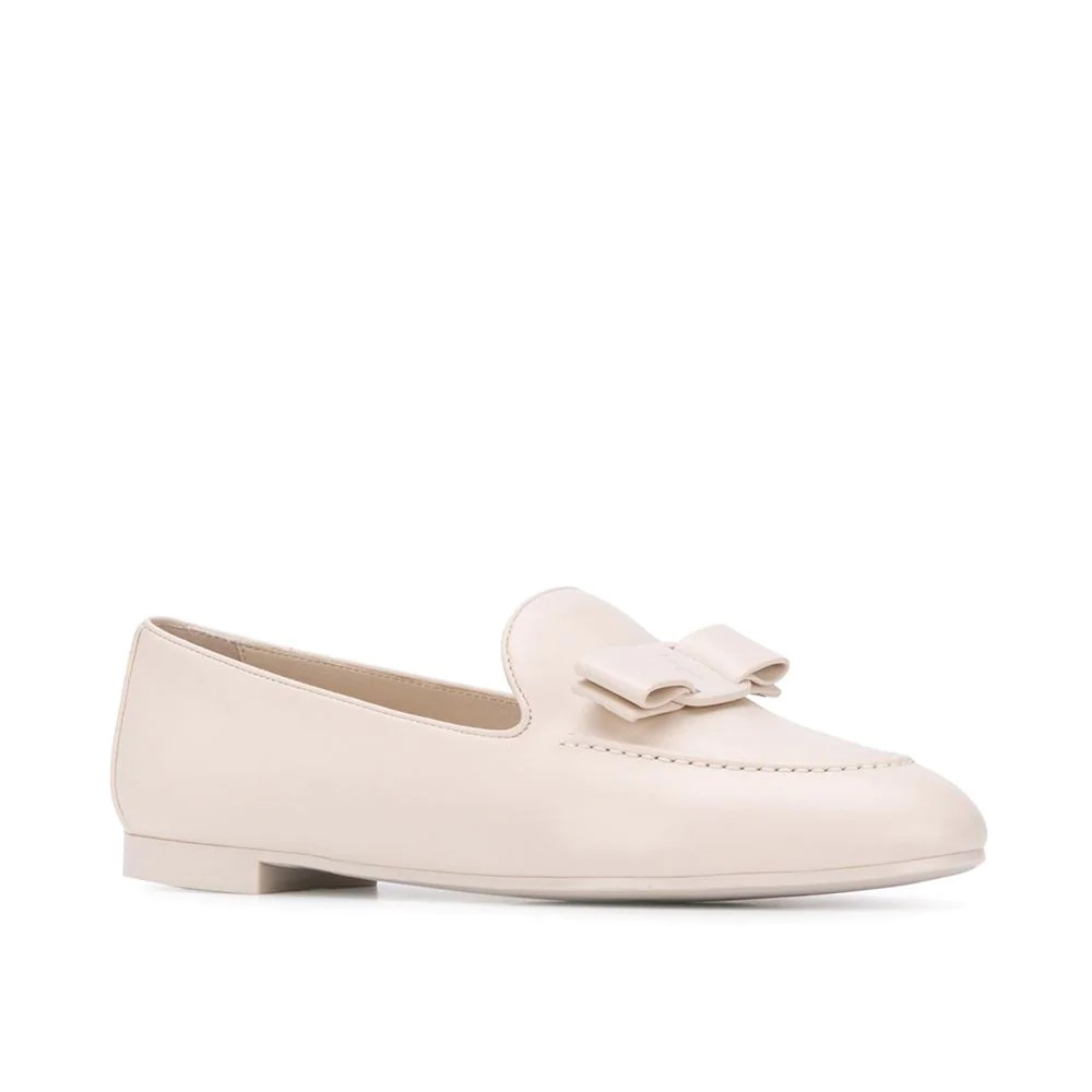 春夏鞋款 2020春夏鞋款 2020春夏流行鞋款 春夏鞋款穿搭 樂福鞋 Loafers
SALVATORE FERRAGAMO Vara bow slippers Farfetch