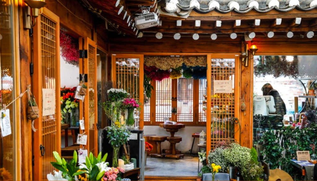 首爾Cafe 首爾咖啡廳 益善洞Cafe 益善洞咖啡廳 首爾文青打卡 益善洞文青打卡 植物(식물)Hotel SEINE(세느장)東柏洋果店(동백양과점)庭院鮮花咖啡(마당플라워카페)鬼怪
