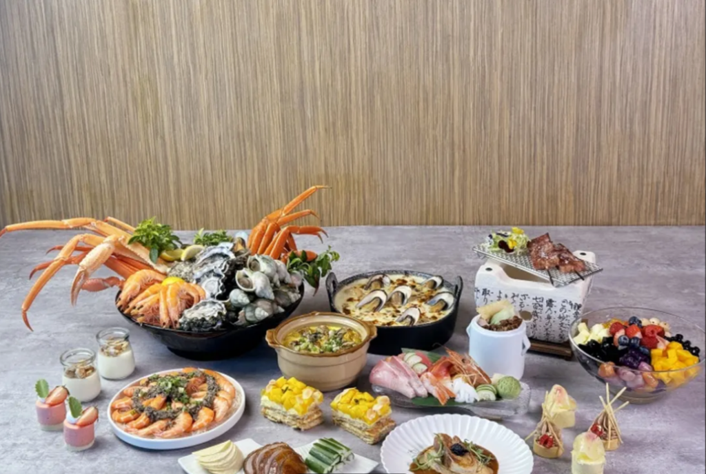 避風塘軟殼蟹、紅酒燴牛肋條與焗芝士波士頓龍蝦等經典熱盤，滿足你的味蕾。