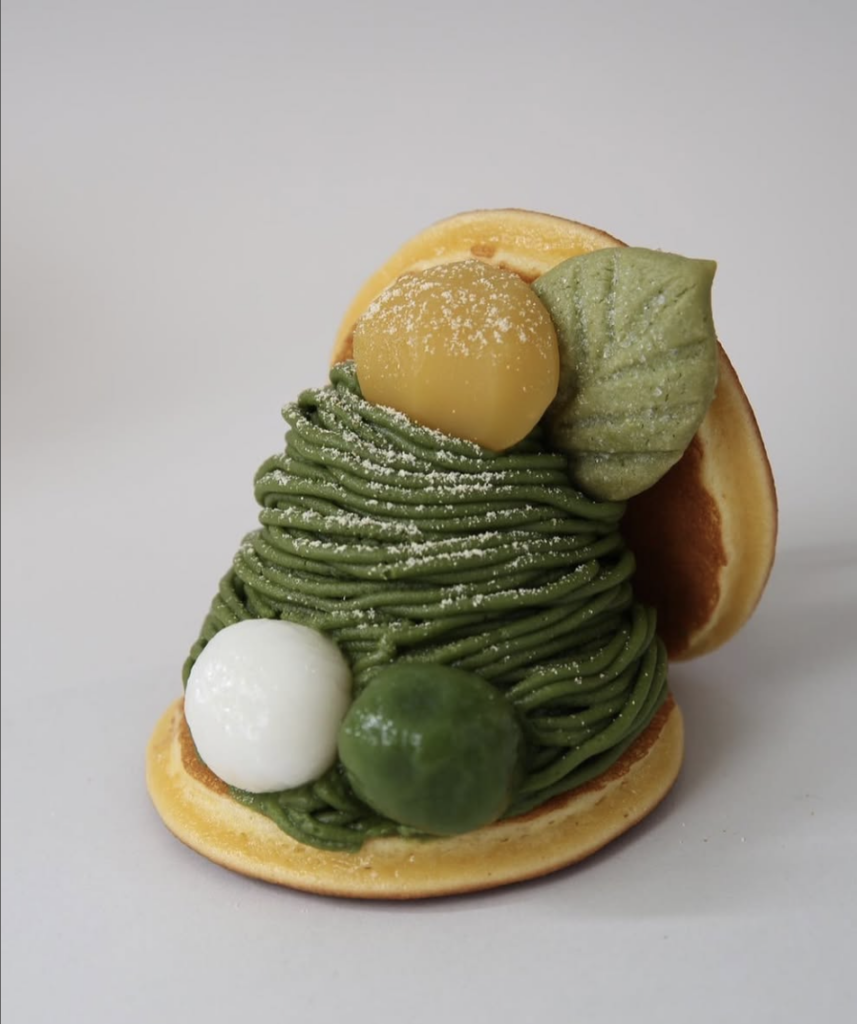 由布院和栗銅鑼燒的剖面圖，內餡細膩幼滑，搭配香甜栗子口味。