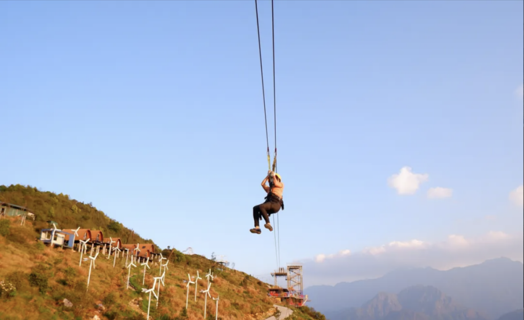 加入榮美旅遊區的高空滑索(Zipline),在越南西北部壯麗的國家綠地上空滑行,感受刺激與自然和諧結合的奇妙體驗。