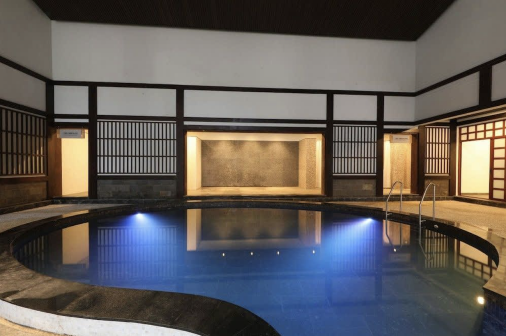 Yoko Onsen Quang Hanh 的私人風呂住宿房型,提供專屬獨立空間,讓旅客徹底放鬆身心,享受溫泉療癒的極致體驗。