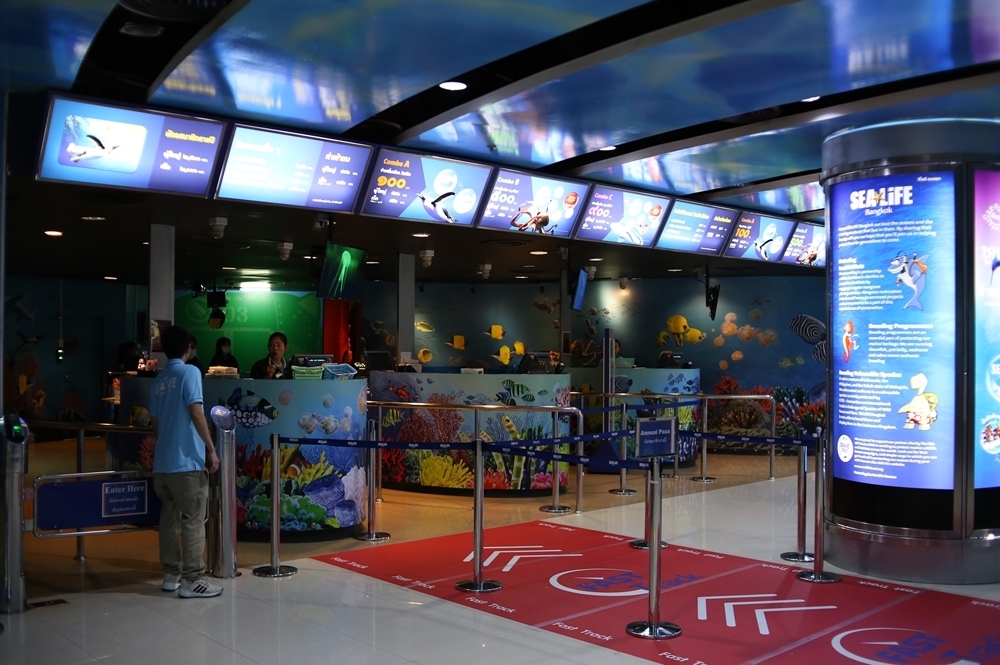 Siam Paragon 曼谷暹羅海洋世界入口及票務處 曼谷水族館 曼谷暹羅海洋世界可以搭玻璃船親近超過400種海洋生物（又稱海洋世界水族館）曼谷景點 曼谷親子景點