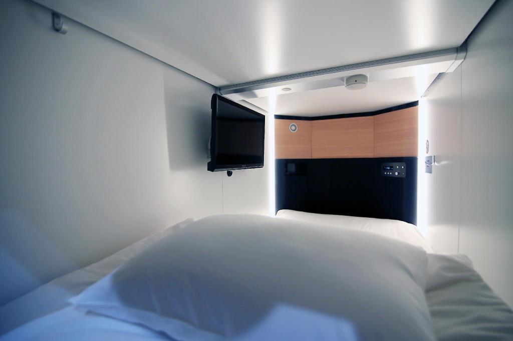 膠囊內部 窮遊東京！新宿獨遊必住膠囊旅館！ - The GLOBAL HOTEL TOKYO