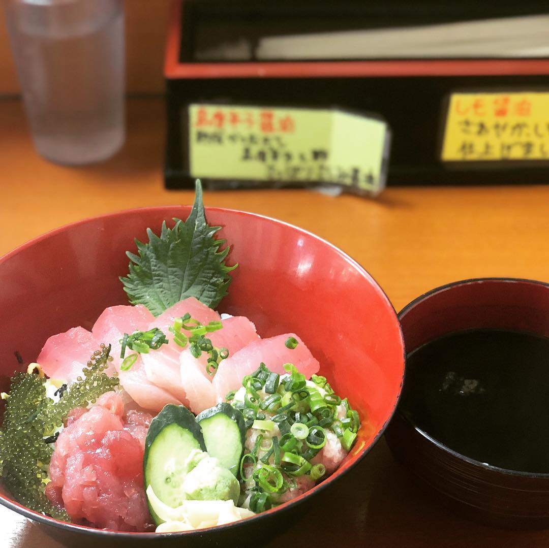 沖繩市場 泊港漁市場 Tomari Iyumachi 吞拿魚 海鮮丼 沖繩美食 沖繩必食 刺身