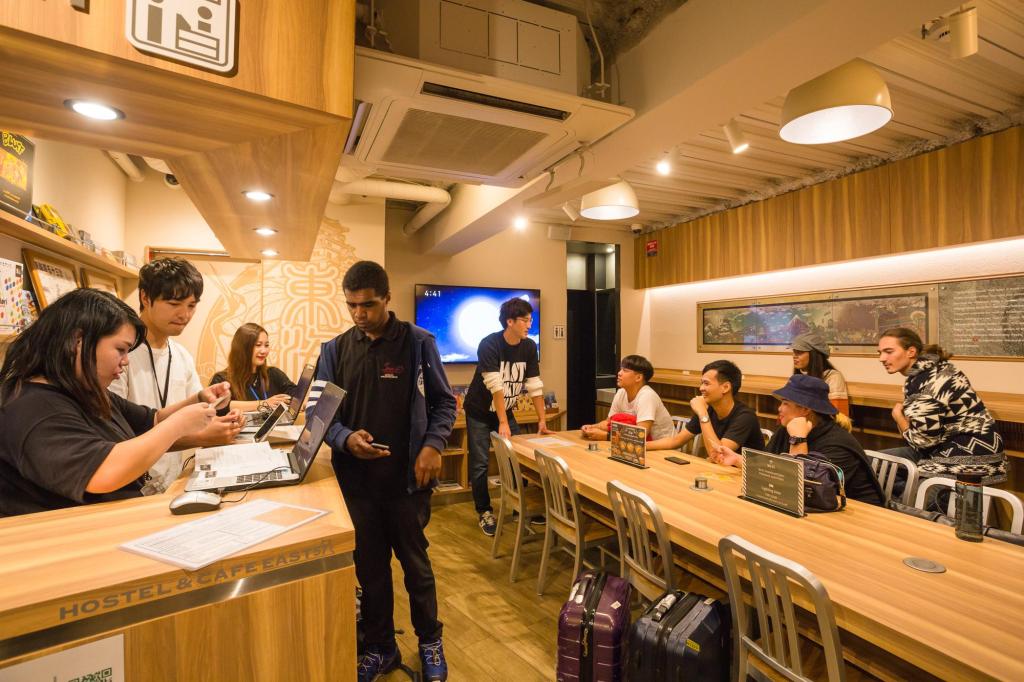 東京住宿 東京膠囊旅館 窮遊東京 獨遊東京 東京自由行 淺草膠囊旅館：淺草橋 EAST 57 青年旅館
