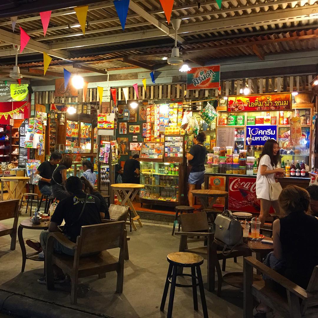 越夜越熱鬧!曼谷必逛十大夜市!(前篇) Srinakarin Train Night Market (席娜卡琳火車夜市)