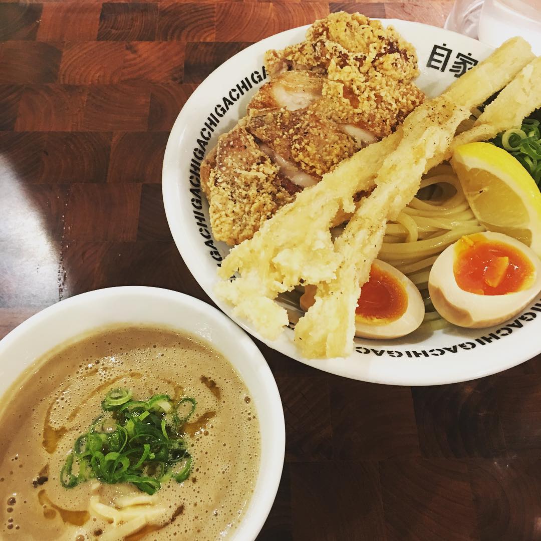 東京必食！新宿美食地圖(拉麵篇)二丁目つけめん GACHI - 鹽味炸雞沾麵
