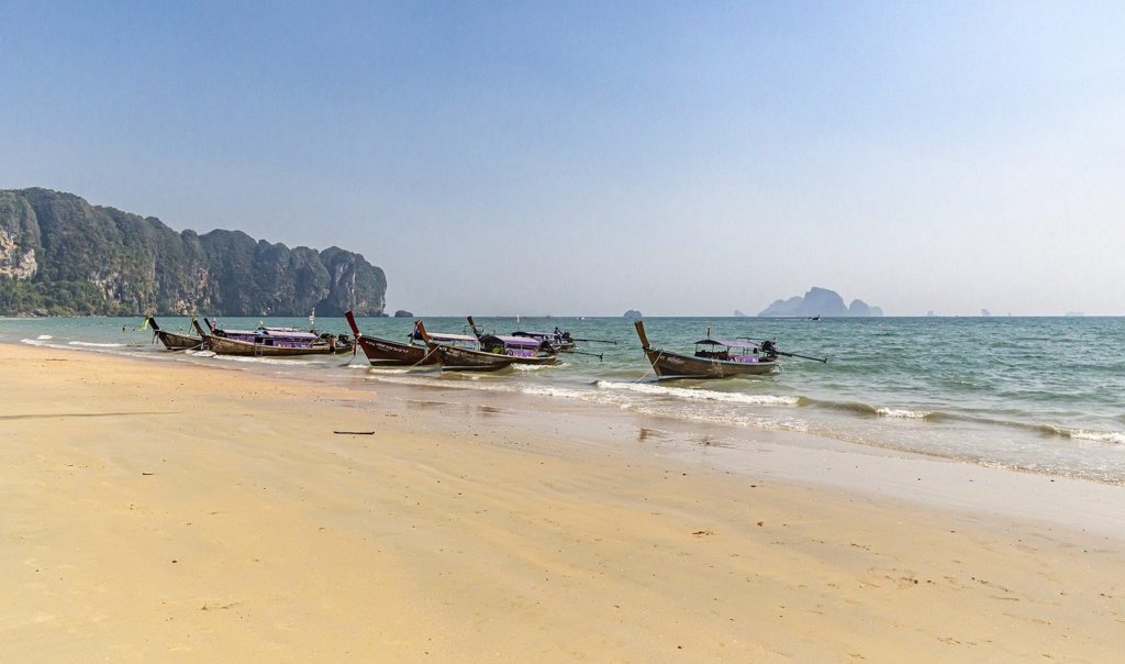 奧南夜市 Aonang Night Market Ao Nang Night Market 奧南酒吧街 喀比酒吧街 奧南海灘 Ao Nang Beach Aonang Beach 日落 夕陽