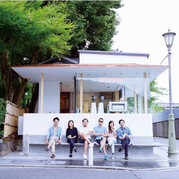 嵐山必食甜品篇：% Arabica 京都嵐山 (アラビカ京都 嵐山) 座落在渡月橋附近的純白小屋店舖
