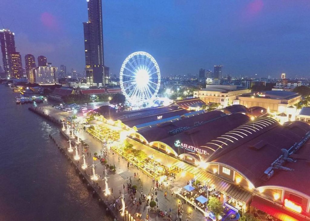 曼谷河濱夜市 asiatique 河濱夜市 曼谷河濱夜市美食 曼谷河濱夜市交通 河濱夜市的開放時間 河濱夜市裡必買推薦 河濱夜市的必吃 河濱夜市必吃美食
BTS Saphan Taksin站 Sathorn Pier 沙吞瑪頭免費接駁船