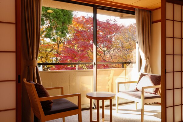 西側客房可看到紅葉｜有馬溫泉SPA TERRACE 紫翠（Shisui｜スパ テラス 紫翠）有馬溫泉 有馬溫泉旅館 有馬溫泉酒店 有馬溫泉飯店 有馬天然溫泉 Arima Onsen 有馬温泉