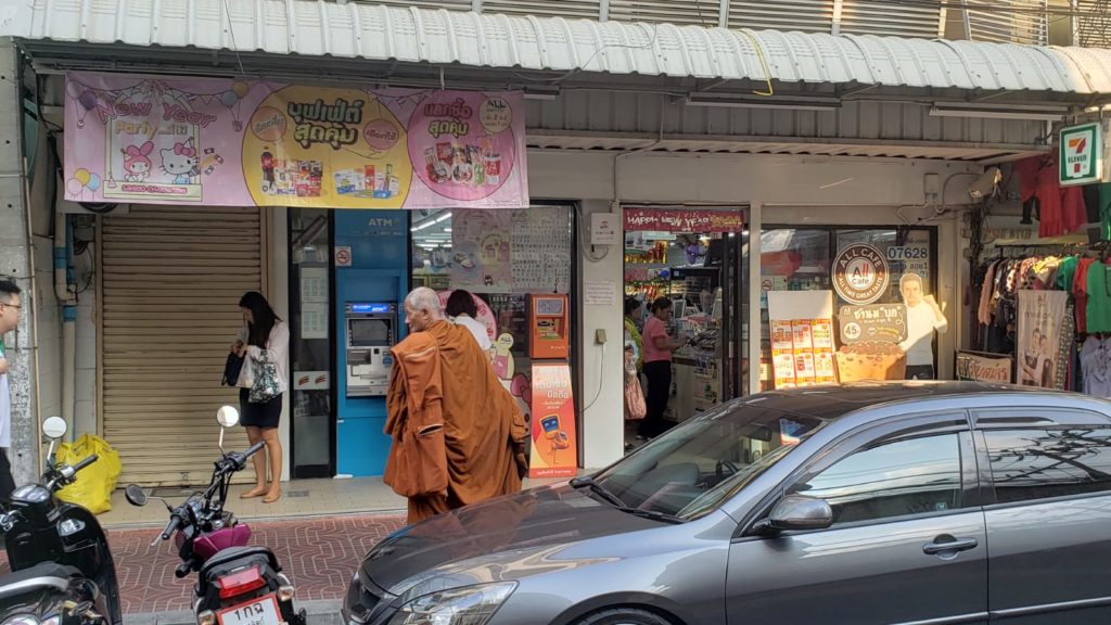 曼谷早餐 曼谷美食 曼谷必食 曼谷必吃 僧侶曼谷街頭托缽化缘