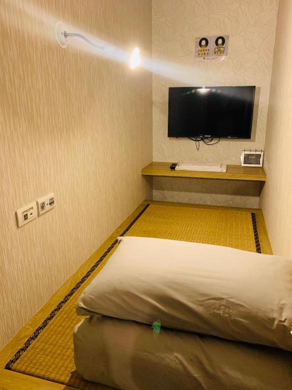 台北 台北住宿 台北飯店 台北酒店 台北膠囊酒店 悠逸行旅 Uinn Travel Hostel 黑熊好眠站 Hey Bear Capsule Hotel 台灣青旅膠囊旅店 Taiwan Youth Hostel & Capsule Hotel 東門3號膠囊旅店 DONGMEN 3 Hostel WORK INN 北車館 WORK INN TPE