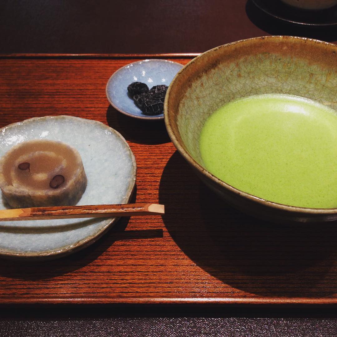 お抹茶セット(1,100円)|京都抹茶甜品 日式庭園茶屋:茶寮 宝泉 食べログ百大名店之首 和菓子