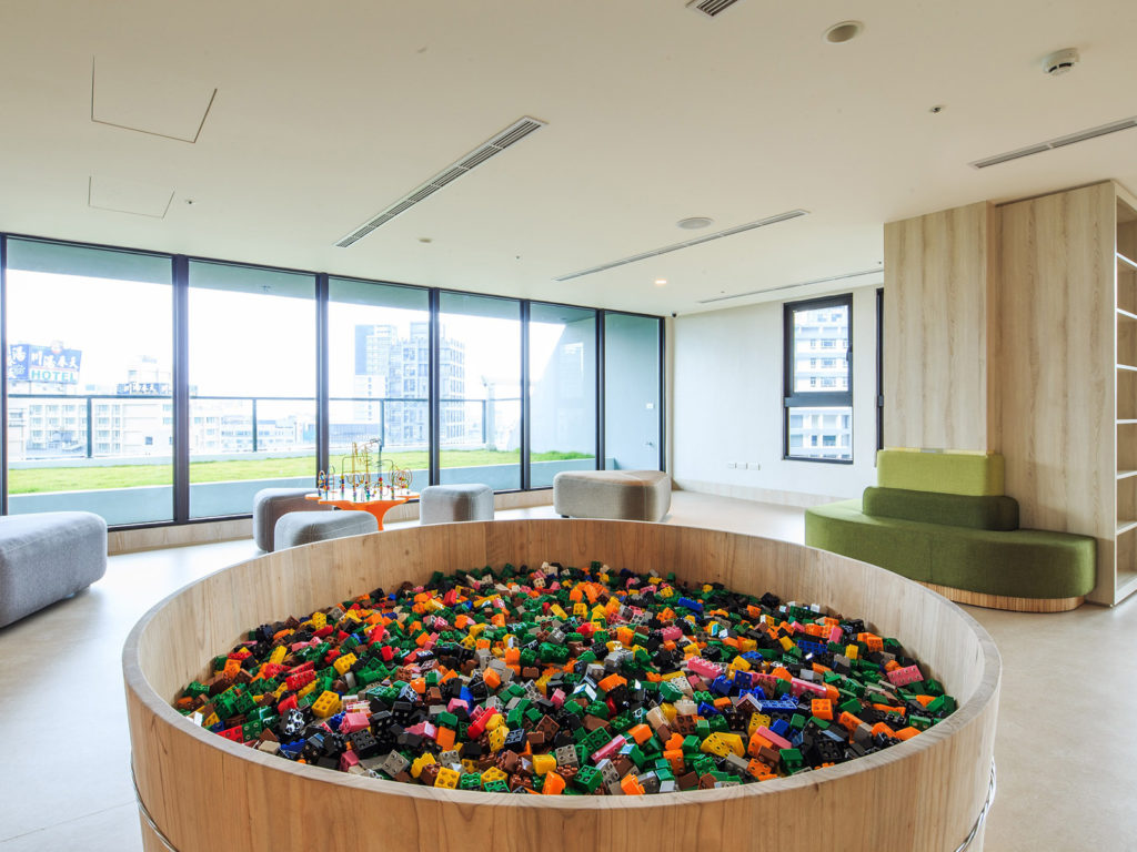 宜蘭親子住宿推薦礁溪兆品溫泉酒店,Fun樂園兒童遊戲室提供積木、桌遊免費借用,來礁溪親子遊除了泡溫泉也開心
