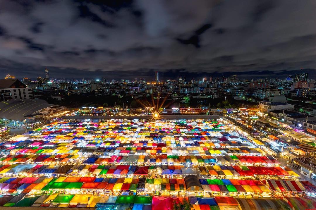 越夜越熱鬧!曼谷必逛十大夜市!(前篇) Ratchada Train Night Market (拉差達火車夜市)
