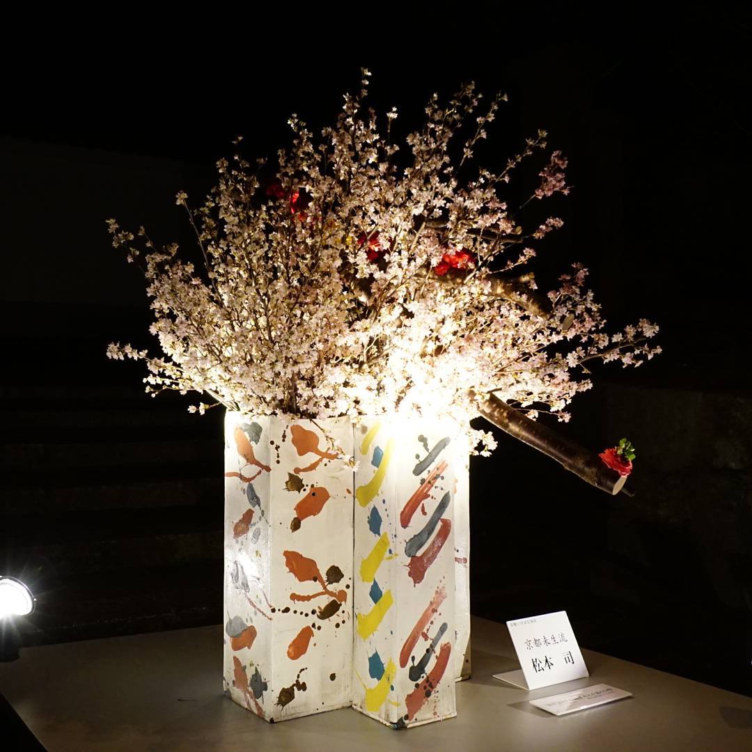 越夜越美麗！燈飾X插花作品！ 京都東山花燈路