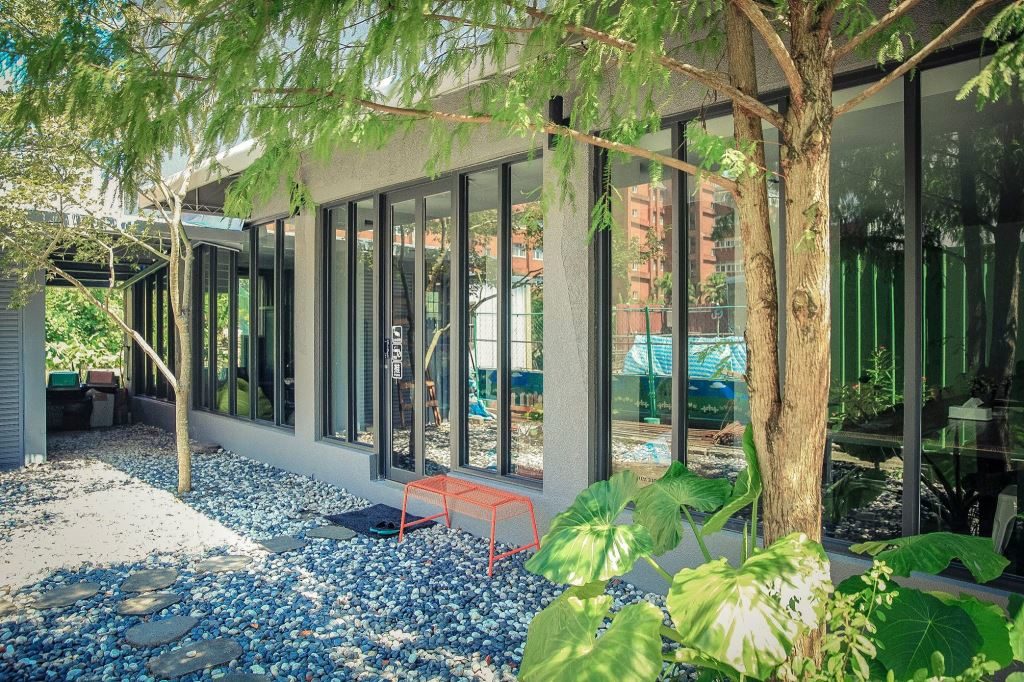 宜蘭礁溪溫泉酒店漫深活溫泉旅宿是一間同時提供獨立套房、背包客房型兩種選擇的青年旅館,是宜蘭住宿少有的loft風