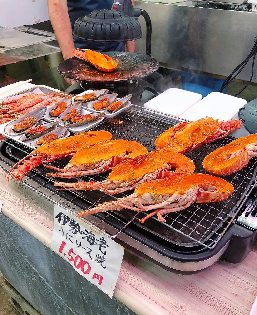 沖繩市場 泊港漁市場 Tomari Iyumachi 伊勢龍蝦 沖繩海鮮 海鮮串燒 沖繩美食 沖繩必食