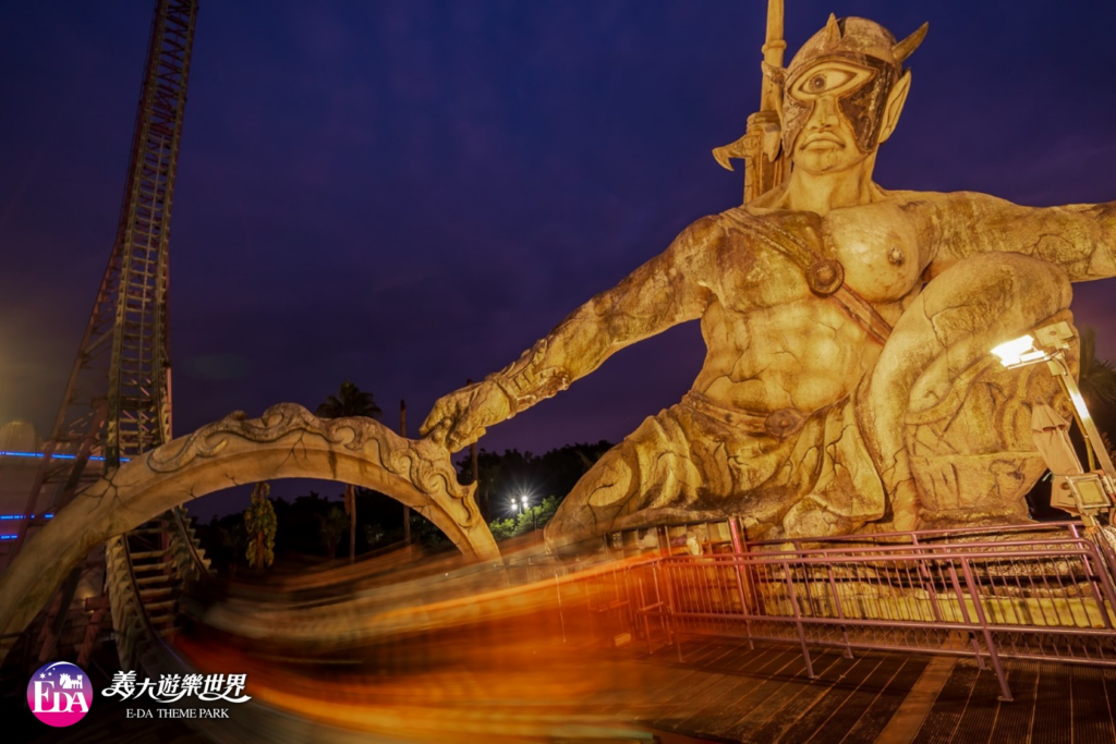 義大遊樂世界跨年狂歡,園區內多款刺激遊樂設施帶來無限歡樂,盡情享受跨年假期的精彩時光!