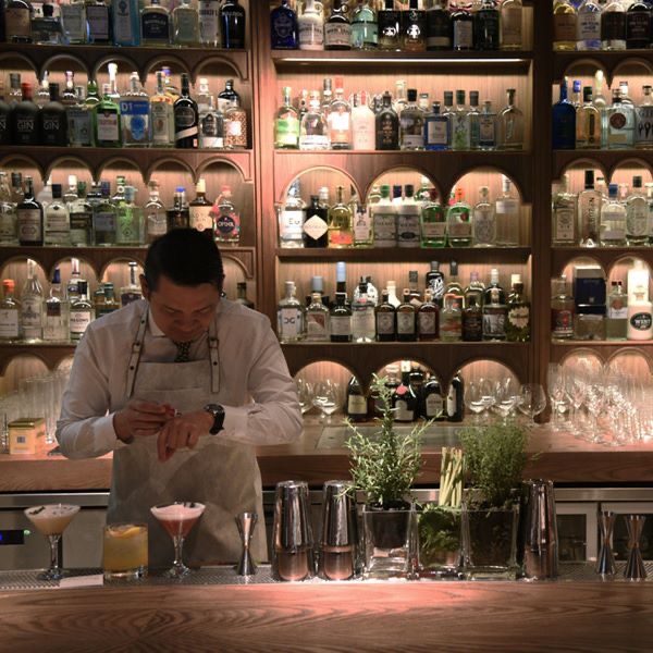 Bartender at Dr. Fern’s Gin Parlour 中環Dr.Fern’s Gin Parlour 香港酒吧 中環酒吧 中環Speakeasy酒吧 中環Hidden Bar