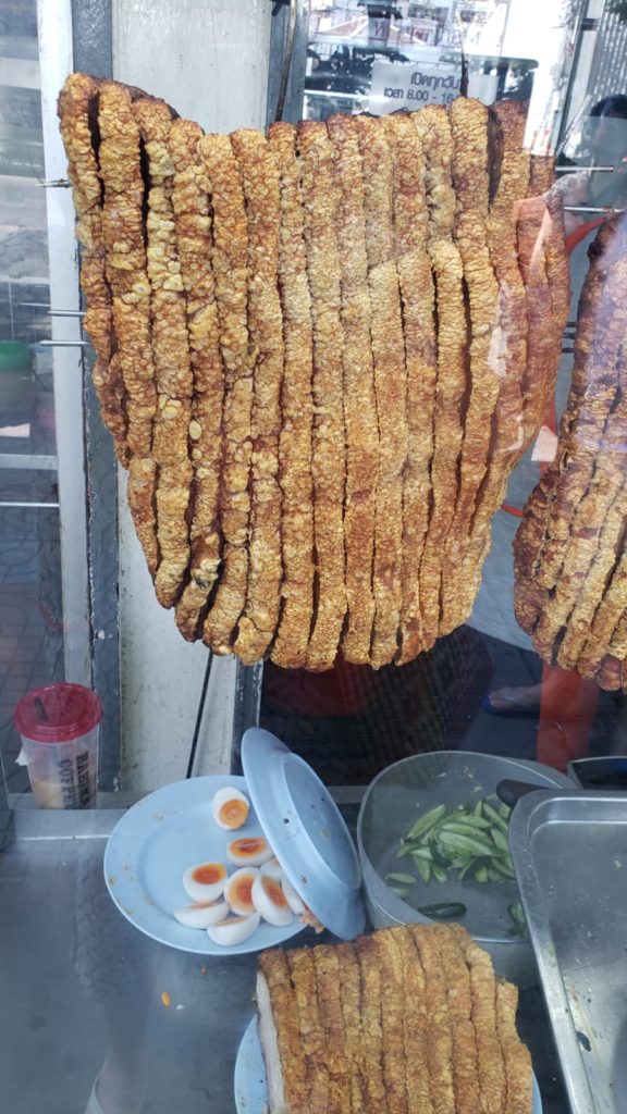 燒腩肉多皮少肉 泰式粉麵店 泰國粿條 泰式不辣粉麵 曼谷美食 曼谷必吃 曼谷必食 曼谷不辣美食