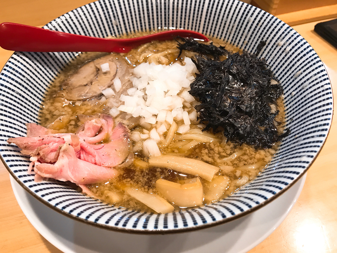 東京必食！新宿美食地圖(拉麵篇)焼きあご塩らー麺 たかはし - 背脂醬油拉麵