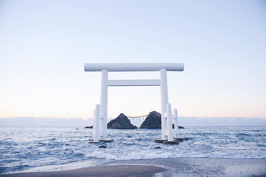 櫻井二見浦夫婦岩　Sakurai Futamigaura of Meotoiwa　桜井二見ヶ浦の夫婦岩 櫻井二見浦 二見浦 夫婦岩 日本烏居 九州秘境 九州景點 九州必去 九州自由行 九州自駕遊