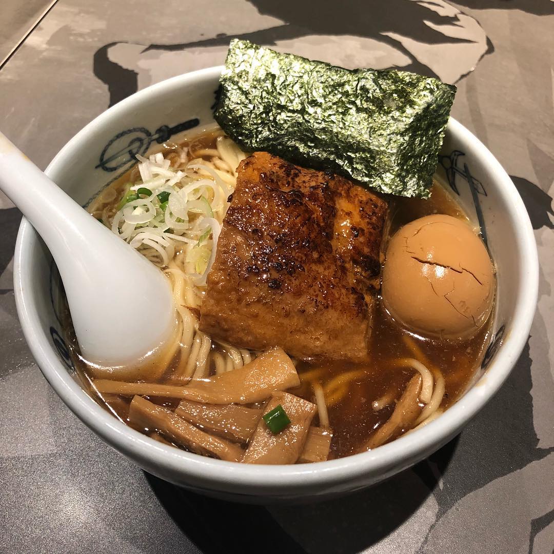 東京必食！新宿美食地圖(拉麵篇)麵屋 武藏本店 - 溏心蛋拉麵