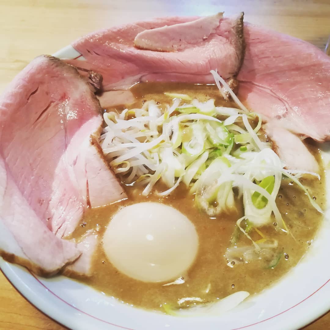 赤、白、辣味噌！大阪必食味噌拉麵三選！麺と人