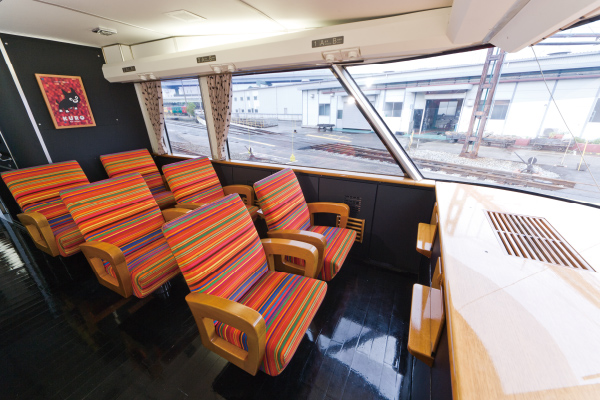 阿蘇男孩號全景車廂｜阿蘇男孩號 Limited Express  Aso Boy  特急 あそぼーい  九州必玩 九州景點  鐵道迷 九州觀光列車  九州觀光鐵道  JR九州 九州JR Pass JR南九州Pass JR北九州Pass
