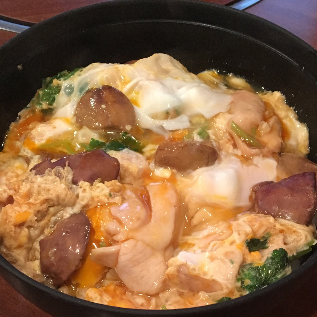 東京鳥つね自然洞(もつ入り親子丼)