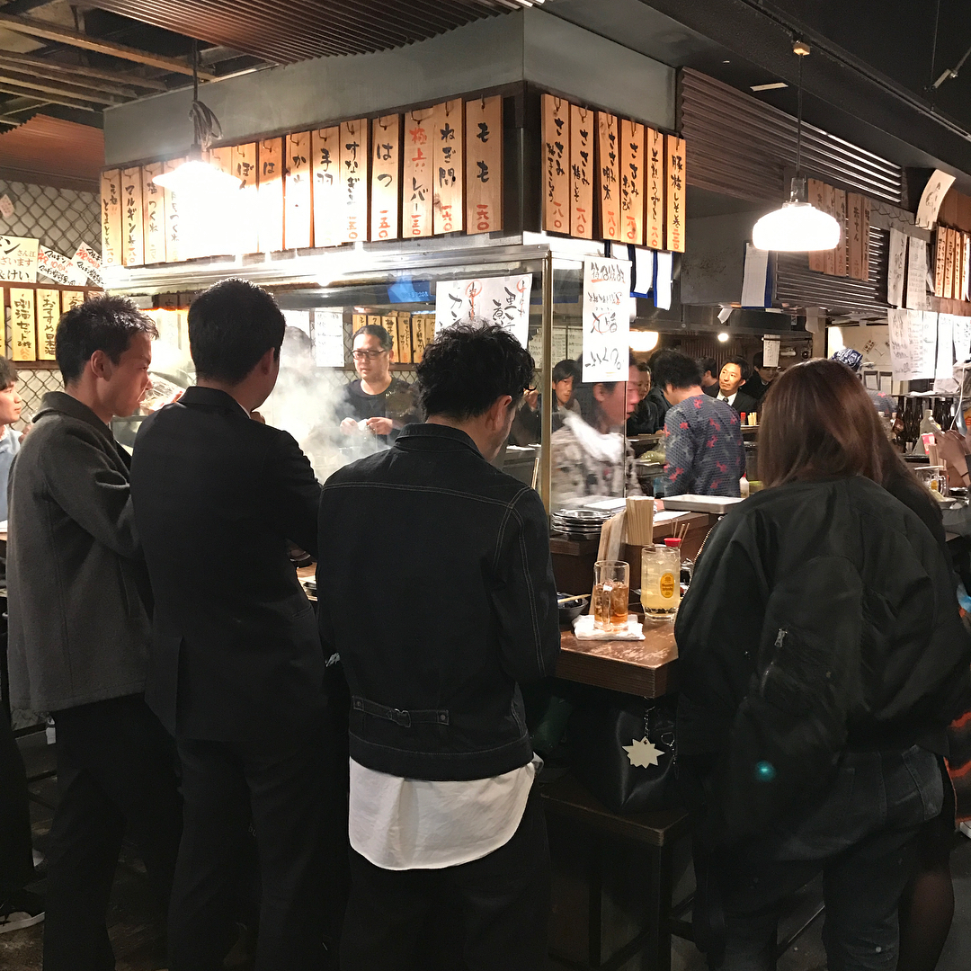 尋找天橋底的風味！東京有樂町美食攻略！【串燒篇】立呑み マルギン(立食MARUGIN)