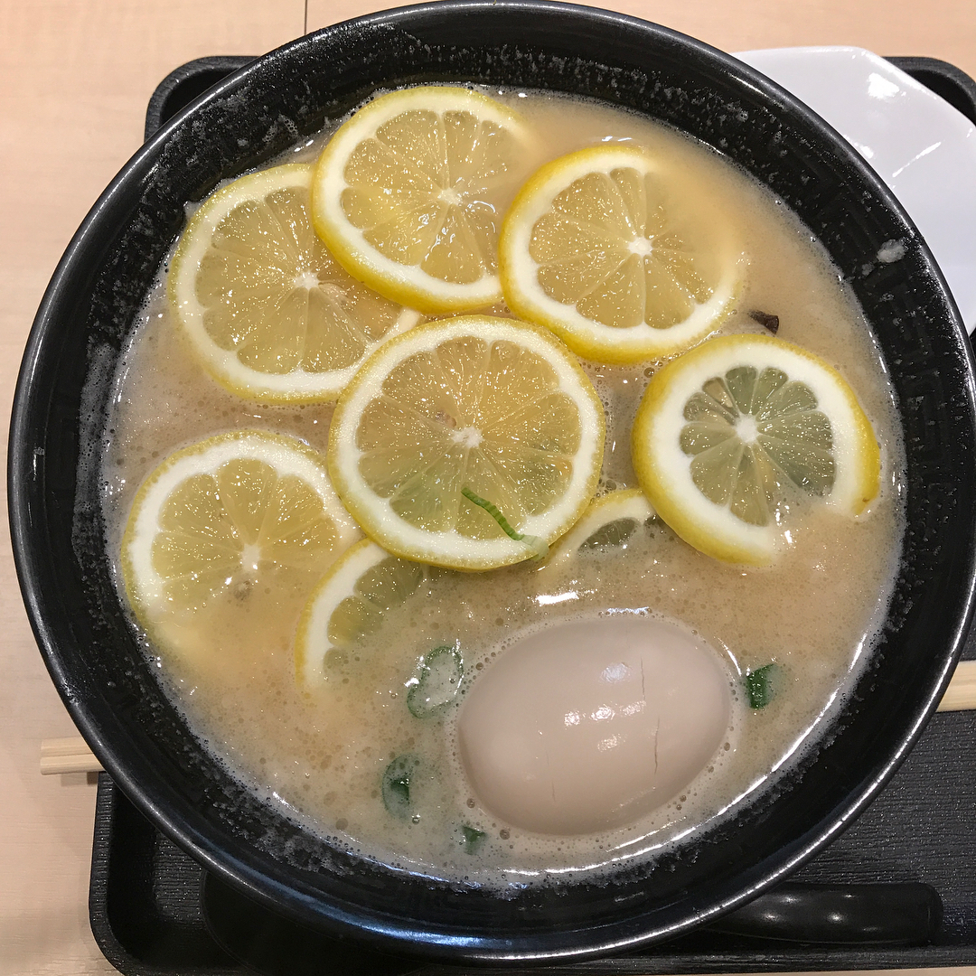 估佢唔到！菠蘿？年糕？檸檬？東京奇特拉麵三選！鶏そば 壽 檸檬雞白湯拉麵