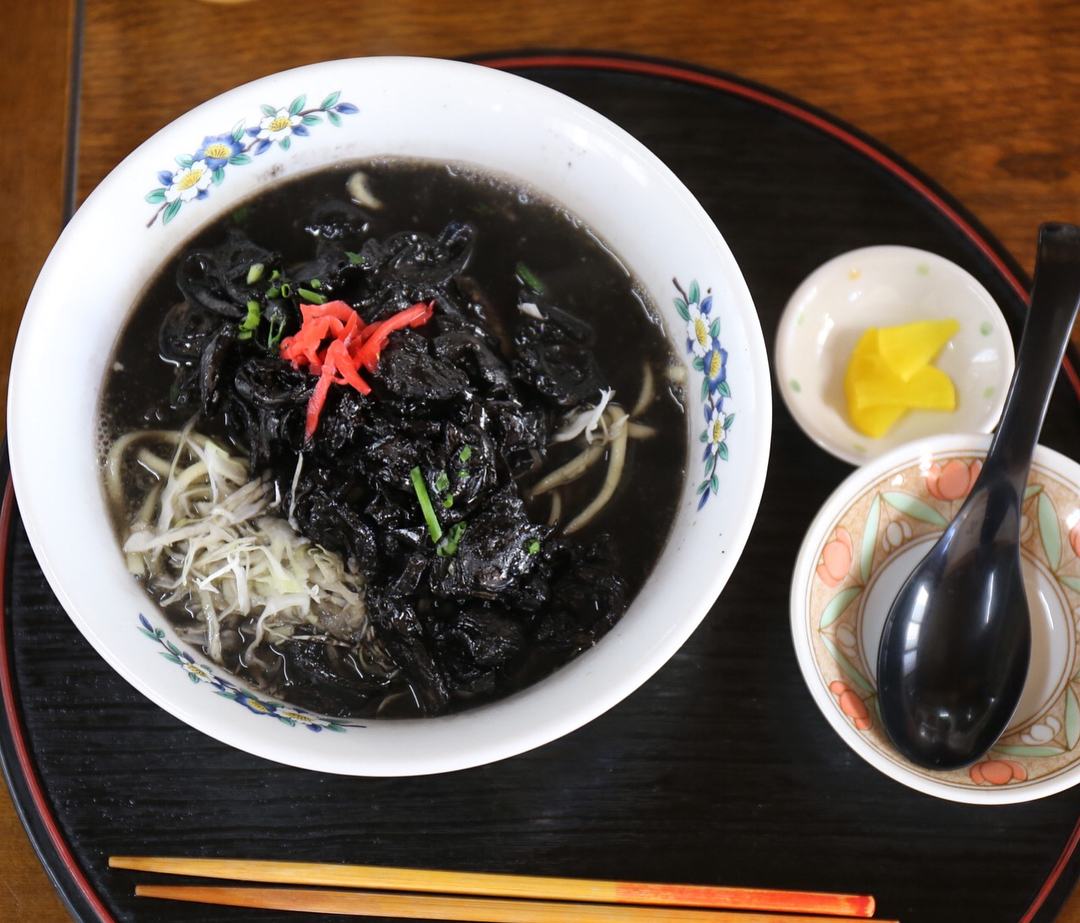 お食事処 すむばり 墨汁墨魚麵