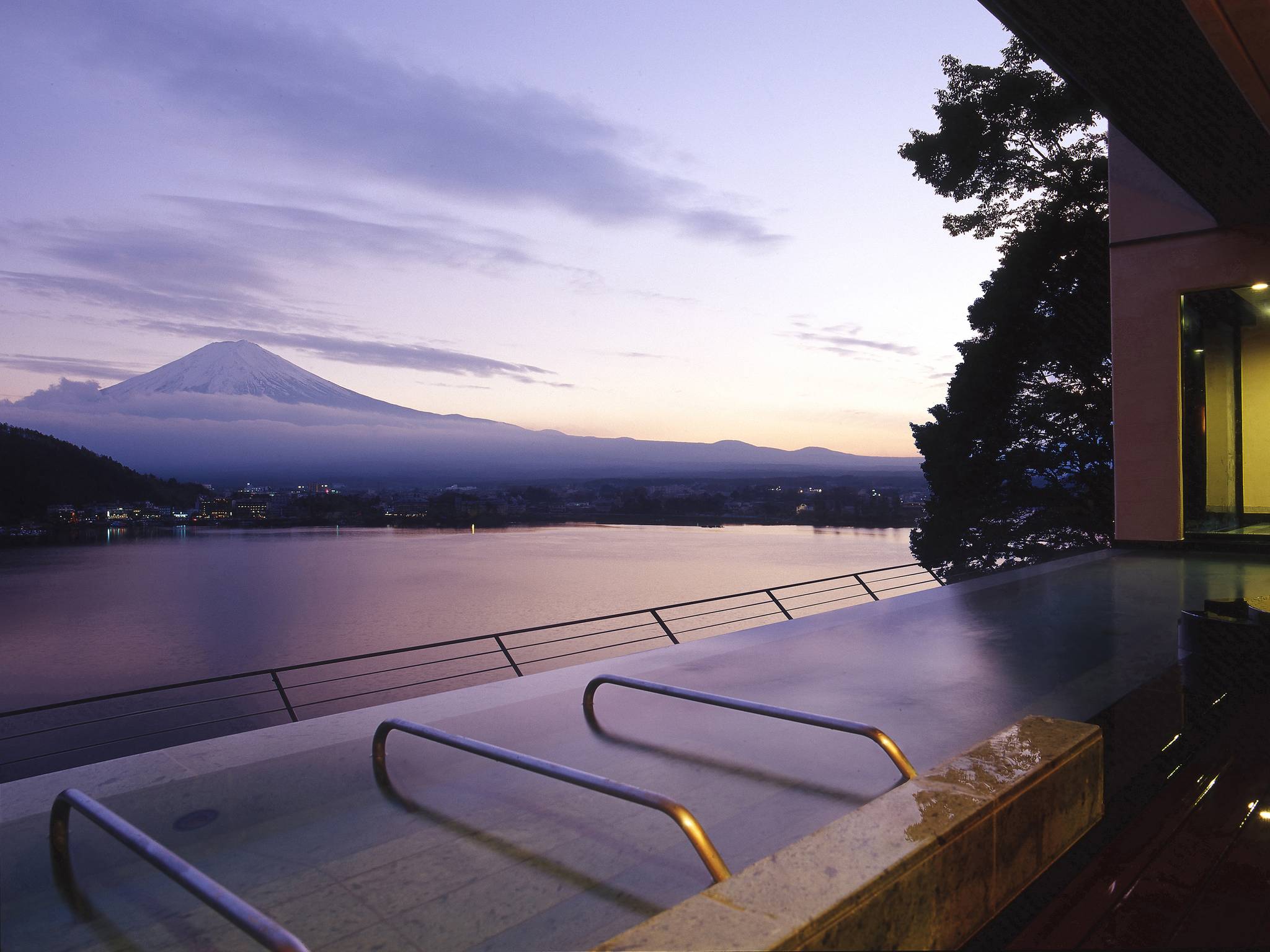 大空の湯「月」:露天風呂|風之露台KUKUNA酒店(Kaze no Terrace Kukuna Hotel)富士山 河口湖 富士山酒店 富士山飯店 富士山住宿 河口湖酒店 河口湖飯店 河口湖住宿 溫泉酒店 溫泉飯店 溫泉旅館 一泊二食 私人風呂