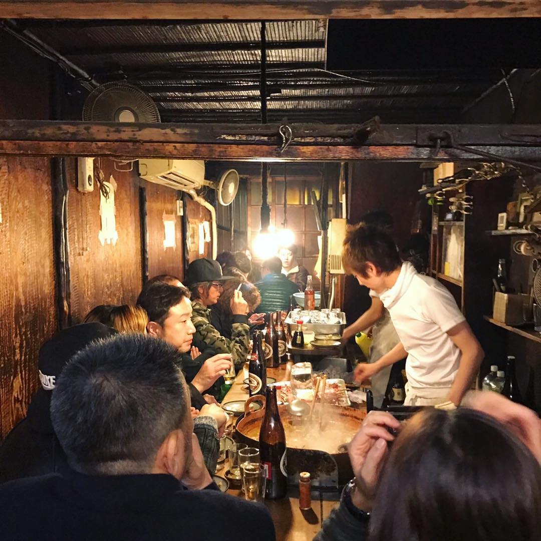 新宿思出橫丁(思い出橫丁)東京美食 東京必食 東京居酒屋 東京串燒 新宿美食 新宿必食 新宿居酒屋 新宿串燒 JR新宿駅 小田急線 新宿駅 京王線 新宿駅 西武新宿線 西武新宿駅 東京メトロ丸の内線 新宿駅 都営大江戸線 新宿西口駅