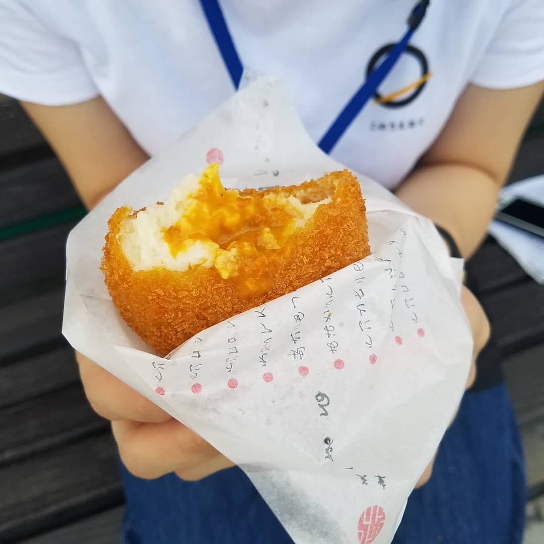 美味海膽可樂餅｜北九州景點 北九州行程 熊本景點 熊本一日遊 熊本行程 熊本必玩 熊本必看 獨遊熊本櫻之馬場城彩苑 Sakuranobaba Johsaien 桜の馬場城彩苑 うにコロッケ 海膽可樂餅 天草海食まるけん