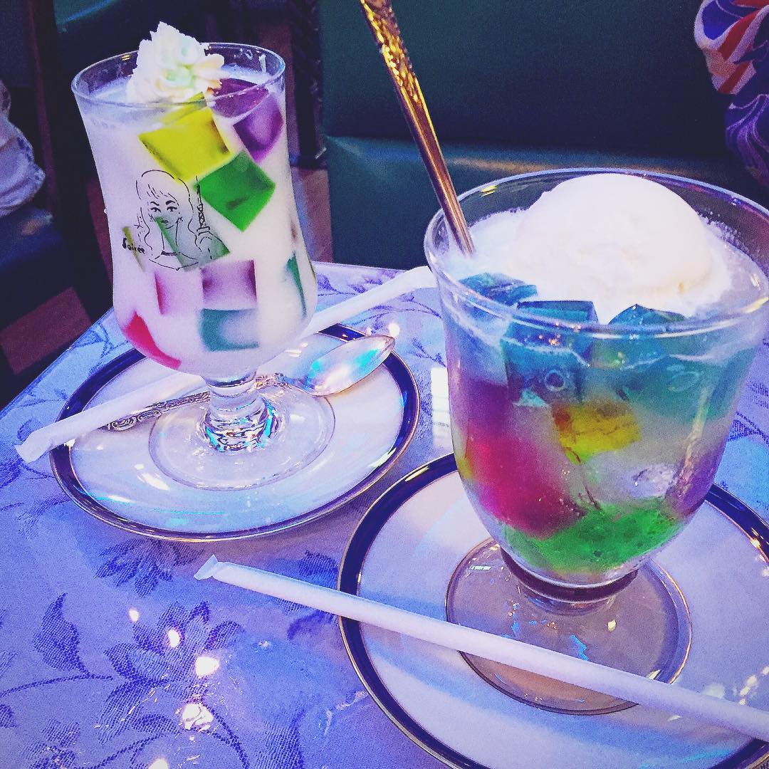 加入雪糕球的 Jelly Punch Float（ゼリーポンチフロート, 800円）和加入乳酪的 Yogurt Punch（ヨーグルトポンチ, 850円）