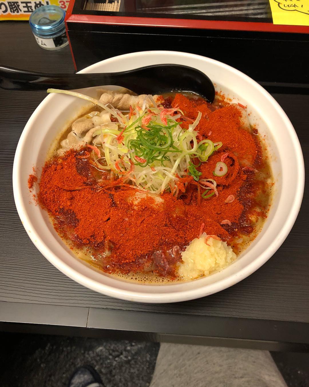 赤、白、辣味噌!大阪必食味噌拉麵三選!辛口肉ソバ ひるドラ