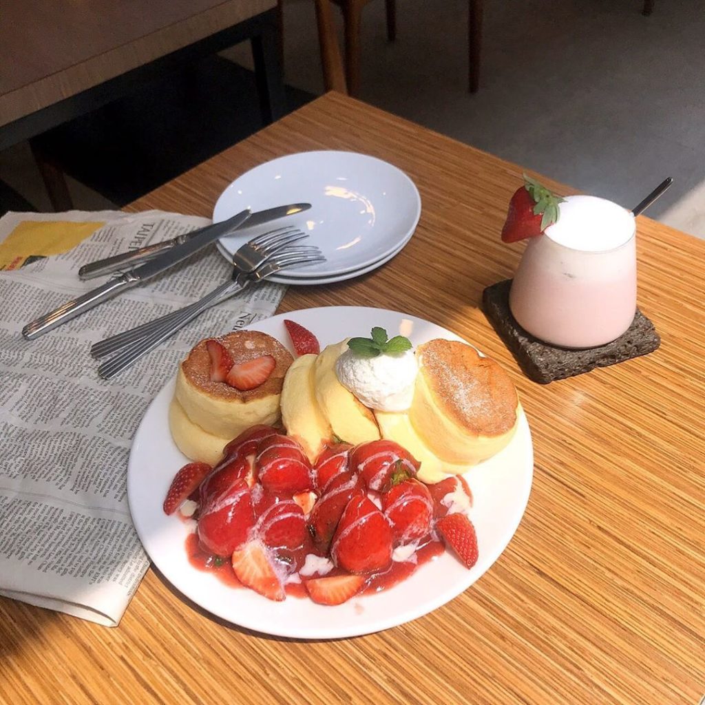 入口鬆餅 台中下午茶 台中甜點 台中舒芙蕾 台中鬆餅 厚Pancake 樂丘廚房 梳乎厘班戟 舒芙蕾鬆餅 home home Kichi ONE PUNCH 一拳咖啡PANCAKE