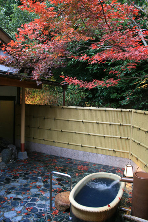 湯京都近效溫泉 大原溫泉 大原一泊二食 大原溫泉旅館  本溫泉大原山莊 (Yumoto Onsen Oharasansou) 岩石風呂 壺風呂