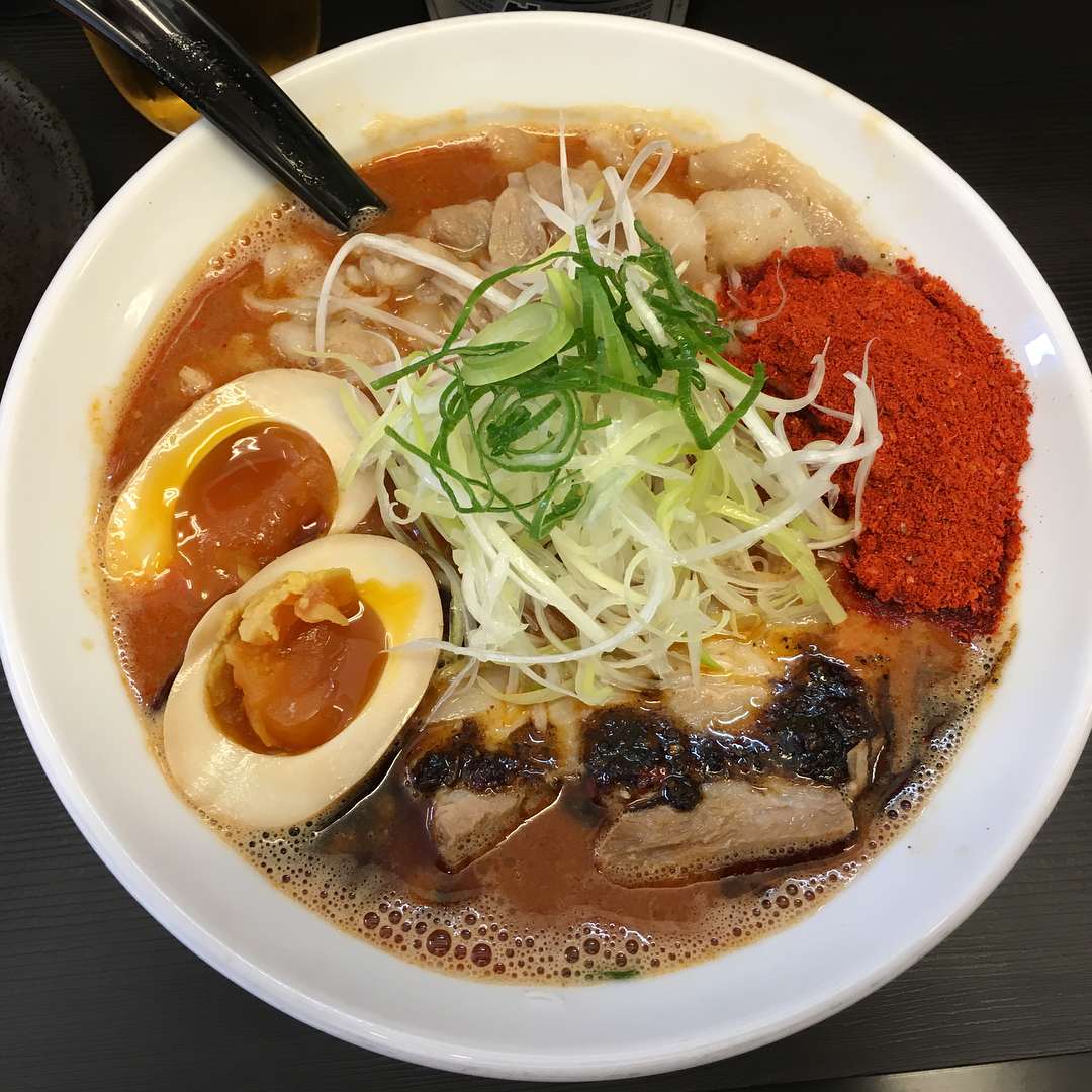 赤、白、辣味噌！大阪必食味噌拉麵三選！辛口肉ソバ ひるドラ