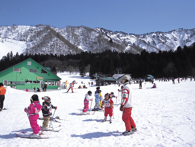 東京越後湯澤 新潟越後湯澤 越後湯澤溫泉 越後湯澤滑雪 越後湯澤景點 越後湯澤交通 越後湯澤住宿 越後湯澤溫泉旅館 越後湯澤行程 越後湯澤一日遊
中里SnowWood滑雪場（中里スノーウッドスキー場）