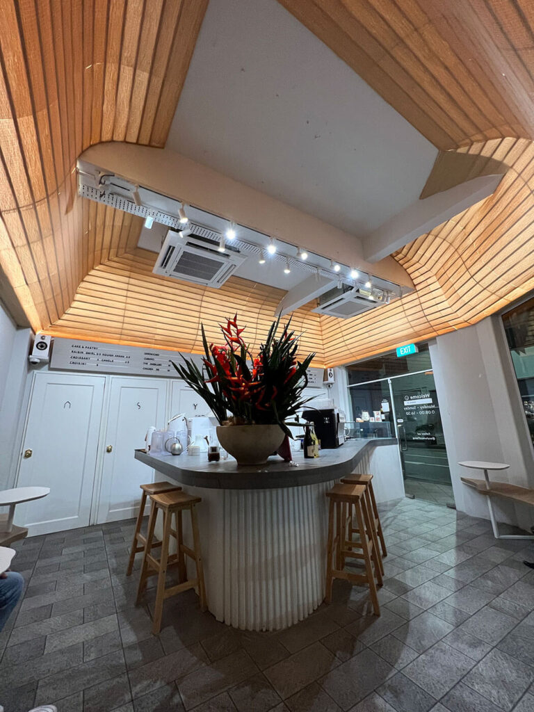 餐廳地點超神秘，白天餐廳是普通的咖啡廳