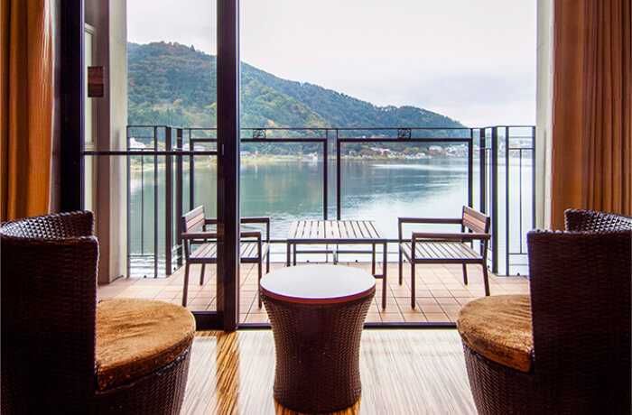 中央館附露台的客房|風之露台KUKUNA酒店(Kaze no Terrace Kukuna Hotel)富士山 河口湖 富士山酒店 富士山飯店 富士山住宿 河口湖酒店 河口湖飯店 河口湖住宿 溫泉酒店 溫泉飯店 溫泉旅館 一泊二食 私人風呂