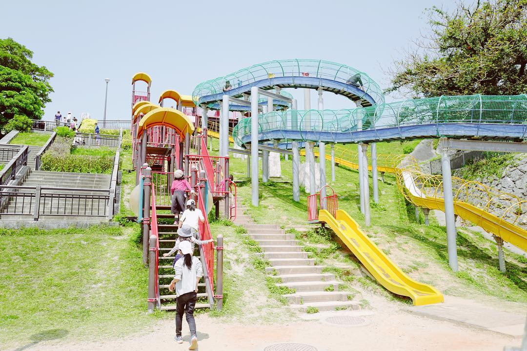 暢「溜」沖繩最長滑梯 @舊海軍壕公園